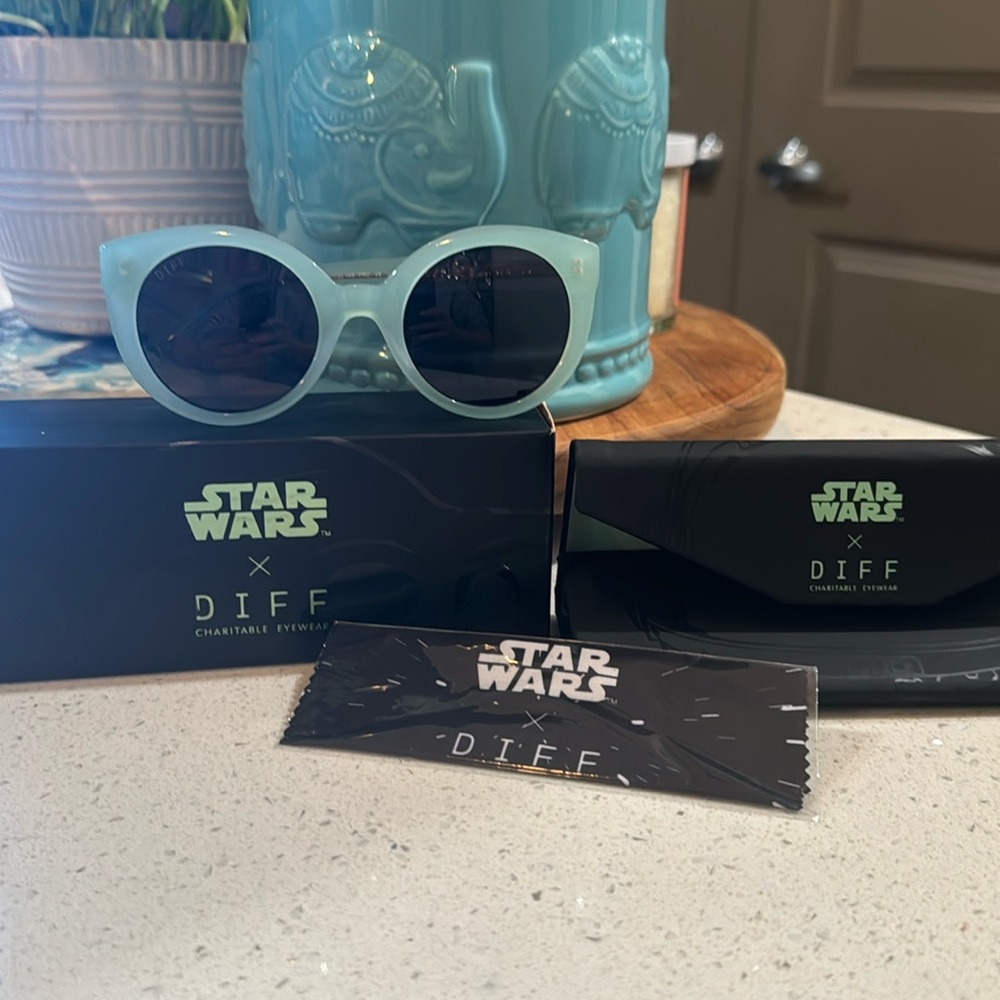 Diff x Star Wars Grogu Mandalorian sunglasses